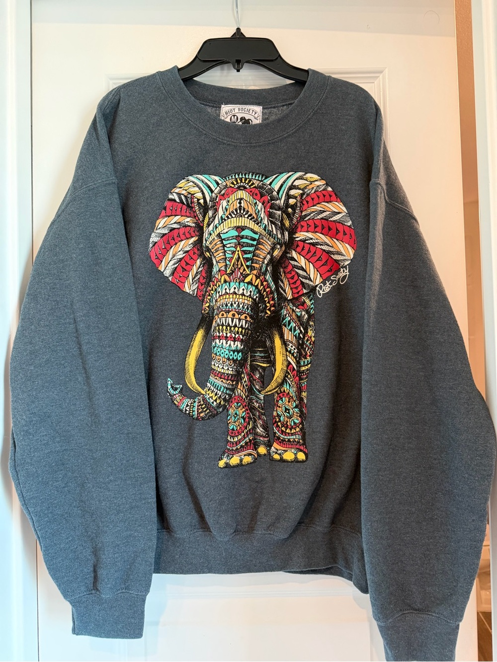 Riot Society Unisex Medium Tribal Elephant Graphic Sweatshirt Crewneck